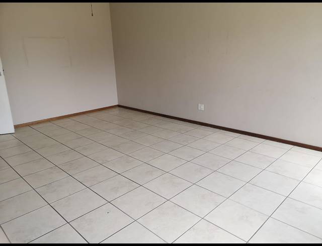 3 BEDROOM APARTMENT RENTED IN CLARENDON